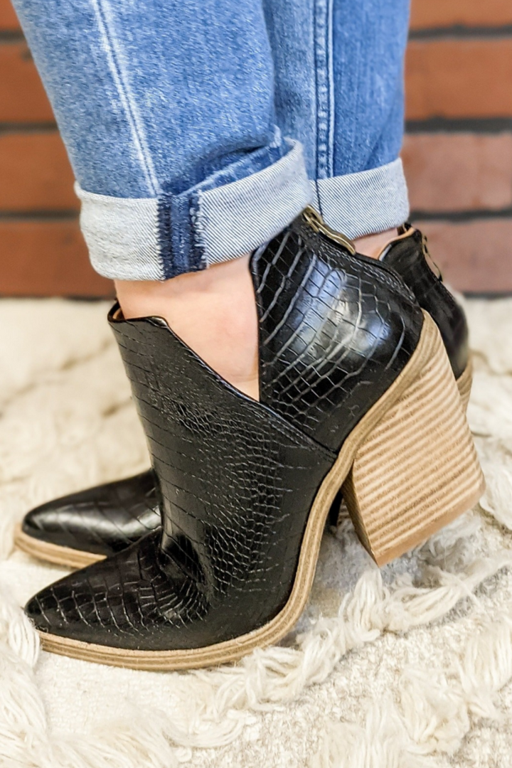 Anna Croco Booties