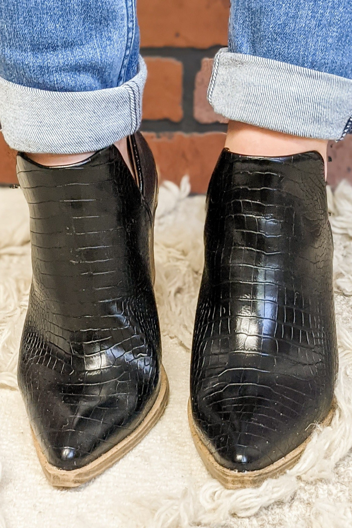 Anna Croco Booties